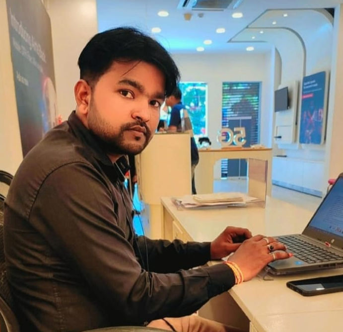 Manager Sujeet Kumar